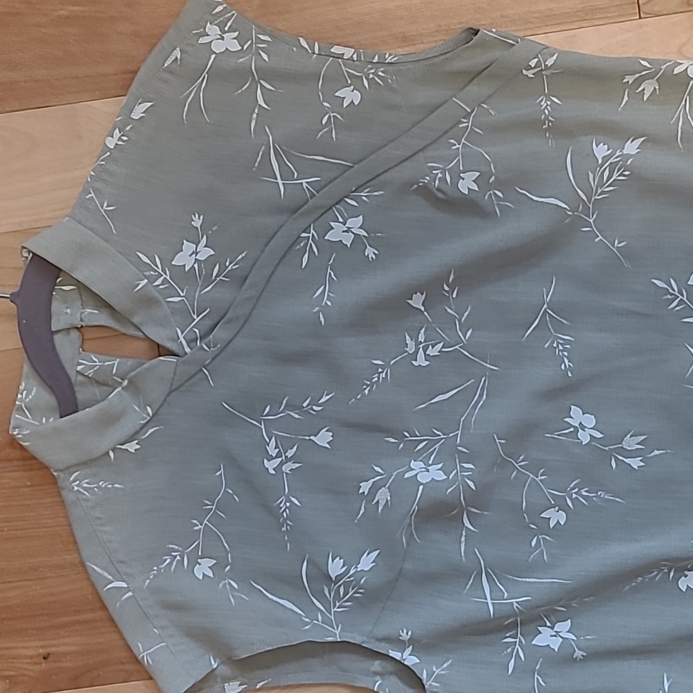 Dress - Picture 3 of 4